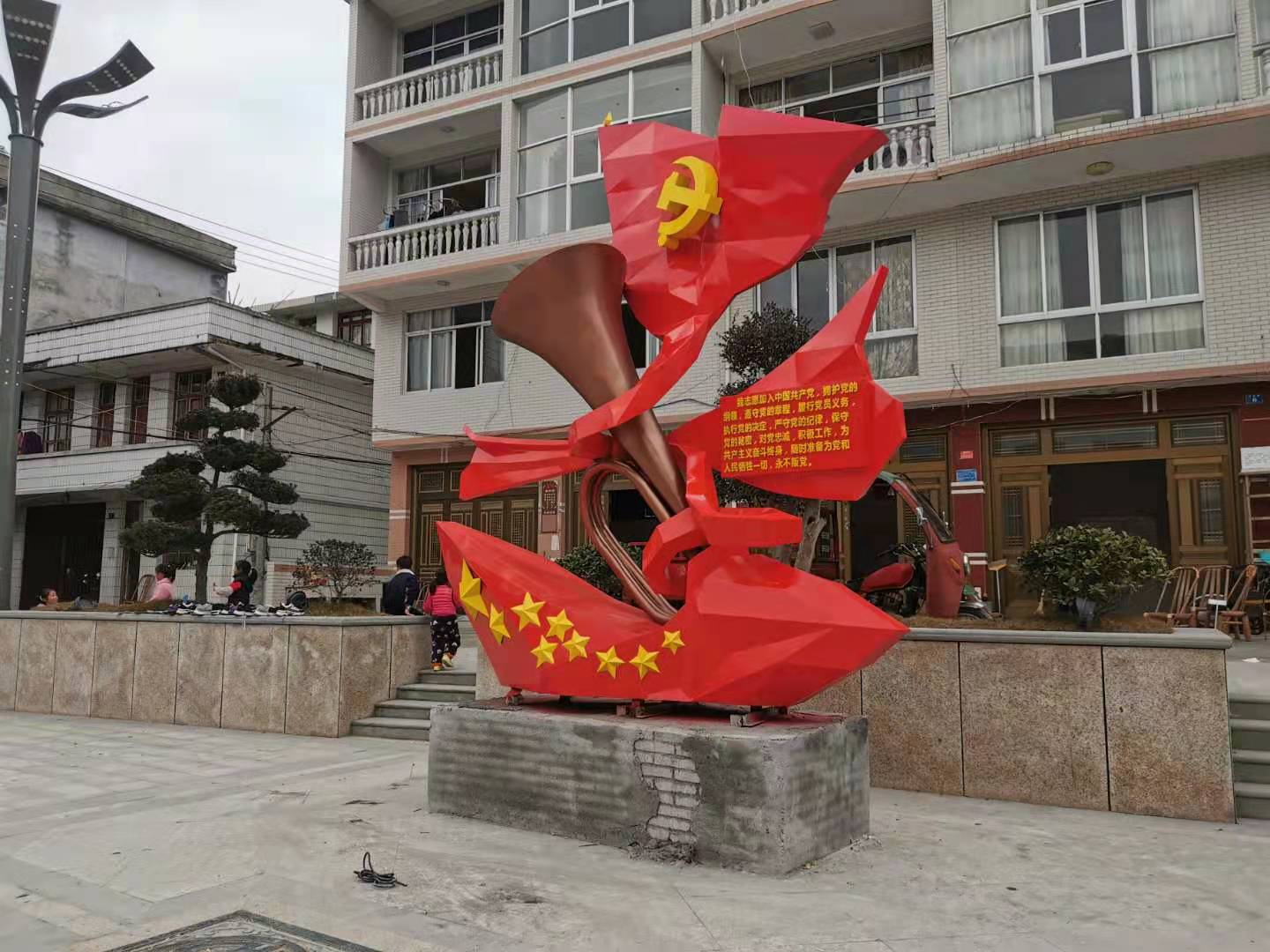 雕塑藝術(shù)中，哪些作品最能體現(xiàn)情感？